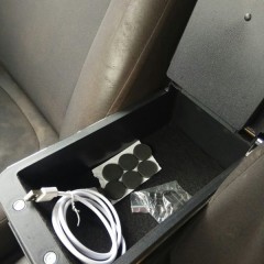 Фото покупателя: Подлокотник для Lifan Smily I (320/330) 2008+ c USB красная строчка