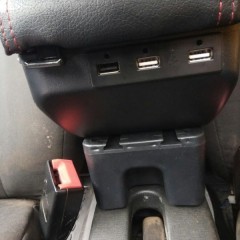 Фото покупателя: Подлокотник для Lifan Smily I (320/330) 2008+ c USB красная строчка