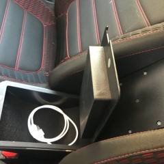 Фото покупателя: Подлокотник для Renault Kaptur I 2016+ c USB красная строчка