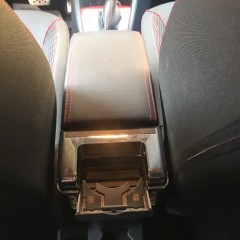Фото покупателя: Подлокотник для Renault Kaptur I 2016+ c USB красная строчка