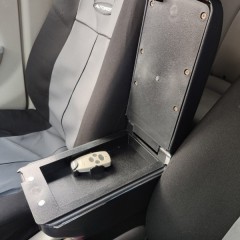 Фото покупателя: Подлокотник для Lifan Smily I (320/330) 2008+ c USB красная строчка
