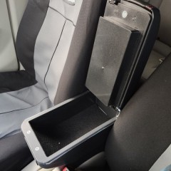 Фото покупателя: Подлокотник для Lifan Smily I (320/330) 2008+ c USB красная строчка