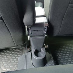 Фото покупателя: Подлокотник для Renault Kaptur I 2016+ c USB красная строчка