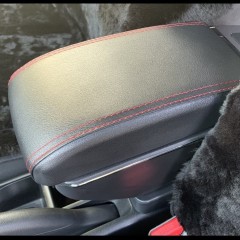Фото покупателя: Подлокотник для Honda Fit/Jazz III 2015+ c USB красная строчка
