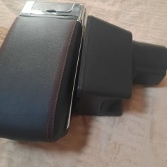 Фото покупателя: Подлокотник для Renault Duster I 2010+ c USB красная строчка