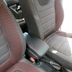 Фото покупателя: Подлокотник для Renault Kaptur I 2016+ c USB красная строчка
