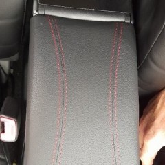 Фото покупателя: Подлокотник для Suzuki SX4 1 2006-2015 красная строчка