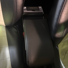 Фото покупателя: Подлокотник для Renault Kaptur I 2016+ c USB черная строчка