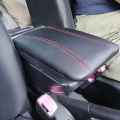 Фото покупателя: Подлокотник для Suzuki Swift 3 2004-2014 красная строчка