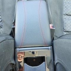 Фото покупателя: Подлокотник для Hyundai Accent 3 2006-2011 красная строчка