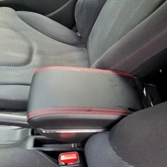 Фото покупателя: Подлокотник для Honda Fit/Jazz II 2008-2014 c USB красная строчка