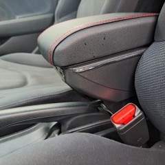 Фото покупателя: Подлокотник для Honda Fit/Jazz II 2008-2014 c USB красная строчка
