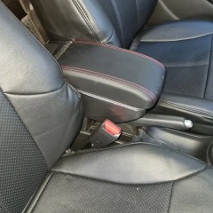 Фото покупателя: Подлокотник для Honda Fit/Jazz II 2008-2014 c USB красная строчка