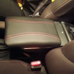 Фото покупателя: Подлокотник для Honda Fit/Jazz II 2008-2014 без USB красная строчка