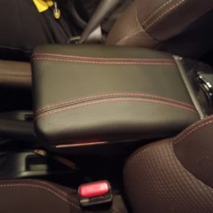Фото покупателя: Подлокотник для Honda Fit/Jazz II 2008-2014 без USB красная строчка