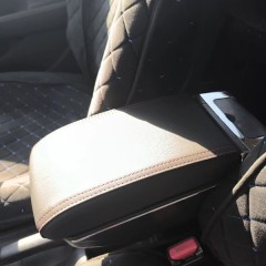 Фото покупателя: Подлокотник для Honda Fit/Jazz II 2008-2014 c USB красная строчка