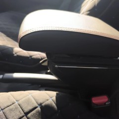 Фото покупателя: Подлокотник для Honda Fit/Jazz II 2008-2014 c USB красная строчка