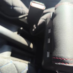 Фото покупателя: Подлокотник для Honda Fit/Jazz II 2008-2014 c USB красная строчка