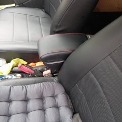 Фото покупателя: Подлокотник для Renault Duster I 2010+ c USB красная строчка