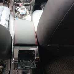 Фото покупателя: Подлокотник для Renault Duster I 2010+ c USB красная строчка