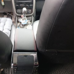 Фото покупателя: Подлокотник для Renault Duster I 2010+ c USB красная строчка