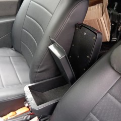 Фото покупателя: Подлокотник для Renault Duster I 2010+ c USB красная строчка