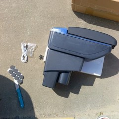 Фото покупателя: Подлокотник для Honda Fit, Jazz I 2004-2008 c USB красная строчка