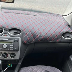 Фото покупателя: Накидка на панель приборов Ford Focus 2 2005-2011