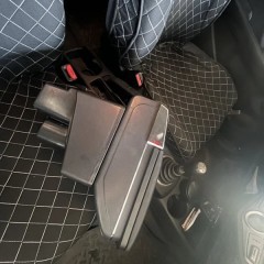 Фото покупателя: Подлокотник для Honda Fit, Jazz I 2004-2008 красная строчка
