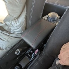 Фото покупателя: Подлокотник для Renault Duster I 2010+ красная строчка