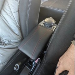 Фото покупателя: Подлокотник для Renault Duster I 2010+ красная строчка