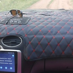 Фото покупателя: Накидка на панель приборов Ford Focus 2 2005-2011