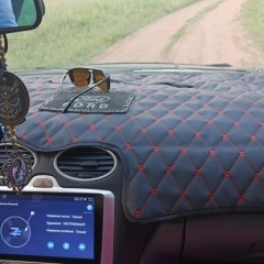 Фото покупателя: Накидка на панель приборов Ford Focus 2 2005-2011