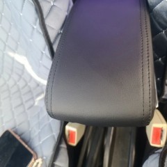 Фото покупателя: Подлокотник для Geely MK 2006-2015 c USB красная строчка