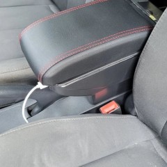 Фото покупателя: Подлокотник для Geely MK 2006-2015 c USB красная строчка