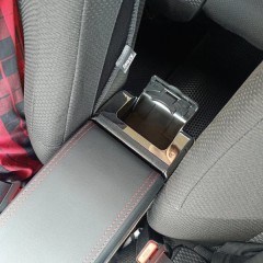 Фото покупателя: Подлокотник для Honda Fit/Jazz II 2008-2014 c USB красная строчка
