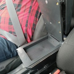 Фото покупателя: Подлокотник для Honda Fit/Jazz II 2008-2014 c USB красная строчка