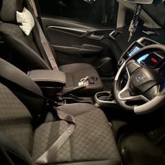 Фото покупателя: Подлокотник для Honda Fit/Jazz II 2008-2014 c USB красная строчка