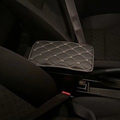 Фото покупателя: Подлокотник для Honda Fit/Jazz II 2008-2014 c USB красная строчка