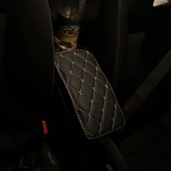 Фото покупателя: Подлокотник для Honda Fit/Jazz II 2008-2014 c USB красная строчка