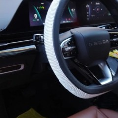 Фото покупателя: Оплетка на руль кожаная со стразами