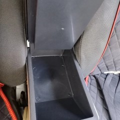 Фото покупателя: Подлокотник для Geely MK 2006-2015 c USB красная строчка