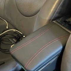 Фото покупателя: Подлокотник для Honda Fit, Jazz I 2004-2008 красная строчка