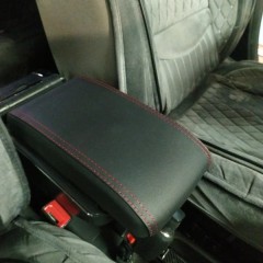 Фото покупателя: Подлокотник для Skoda Fabia II/Roomster 5J 2006-2015 c USB красная строчка