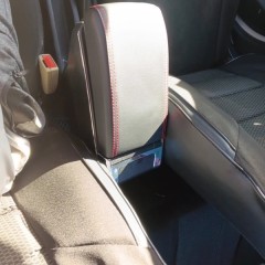 Фото покупателя: Подлокотник для Geely MK 2006-2015 c USB красная строчка
