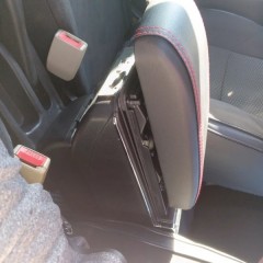 Фото покупателя: Подлокотник для Geely MK 2006-2015 c USB красная строчка