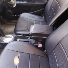 Фото покупателя: Подлокотник для Honda Fit, Jazz I 2004-2008 c USB красная строчка