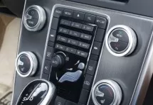 Декоративные накладки на регуляторы кондиционера и медиасистемы Volvo