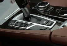 Декоративная накладка на нижнюю консоль салона BMW 5 серия F10 2013-2016