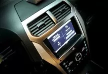 Декоративная накладка на центральную консоль салона Ford Explorer 5 2011+